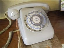 「すき亭」の個室では、電話で注文します。