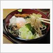 今日のディナーは、鶯谷「本陣」温玉むじなそば500円＋大盛100円
