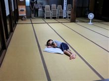 お寺で寝てた
