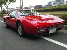 赤い路上駐車
