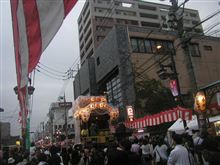 (&#180;Д｀)まるひろの裏に停めきれたら一人前か。ワシもマダマダじゃのう。