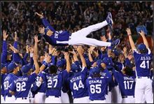 祝！　中日ドラゴンズ　2011　リーグ優勝！  リーグ連覇！！