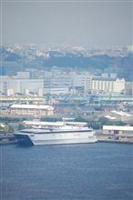 横浜で見かけた高速輸送船