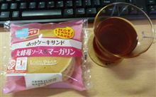 ヤマザキ ホットケーキサンド女峰苺ソース＆マーガリン