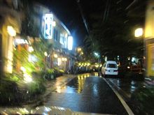 川の流れのような道。