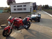 洗車といふものを、無精モノもしてみむとてするなり。