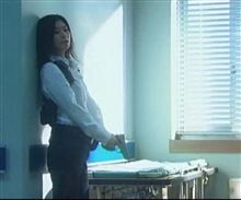 女性の銃の持ち方