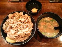 伝説のすた丼屋