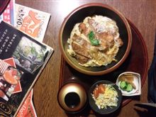 今日のお昼は、ジャンボカツ丼 