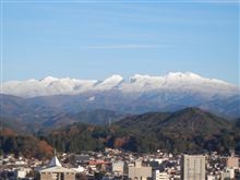 お山も雪化粧