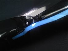 Bピラーバーを付けるとリアマットの下が掃除できない！？