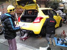 限界車高に挑戦する男たち