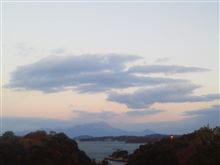 対岸は雪化粧