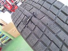 車検に向けて整備中。パンク発見
