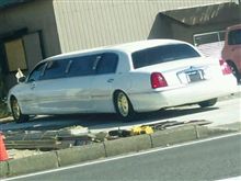 (￣ー￣)長～い車!?  