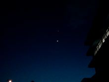 今夜の天体ショー　金星、木星、月が一直線