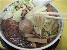 今日のディナーは、池袋「桂花ラーメン」ダーロー麺 950円
