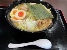 今日のディナーは、「麺造　鉄神」特製鉄神ラーメン 800円