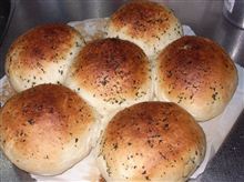 今日のパン.５５.ガーリックバターバジリコ風味