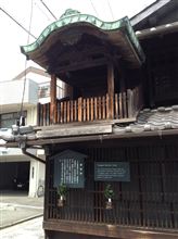 屋根の上に神様