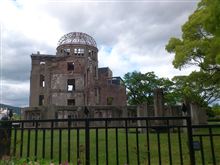 原爆ドームで