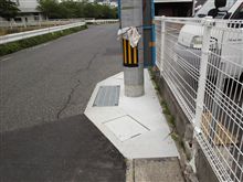 曲がってる