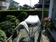母の布団を干して、シーツを洗い、夏布団に替える 母の布団を干して、シーツを洗い、夏布団に替える