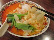今日のランチは、「ミスター陳&#39;s ダイニング」海鮮刀削麺 飲茶セット 950円