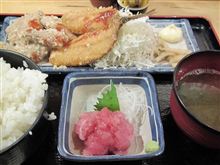今日のランチは、「丸冨水産」フライ定食 ６８０円