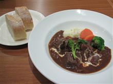 今日のランチは、「KINOKUNI」ビーフシチュー（パンorライス付）1,000円