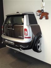 壁からMINI Clubmanが :)