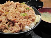 今日のディナーは、「伝説のすた丼屋」すた丼600円＋肉増し130円