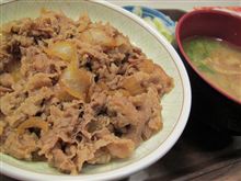 今日のブランチは、「すき家」牛丼中盛380円＋おしんこセット70円