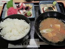 今日のランチは、「丸冨水産」刺身定食 ６８０円