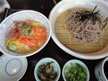 マグロとサーモンの丼とざるそば（さと） 