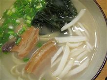 今日のディナーは、「てだこ」沖縄そば（大）650円