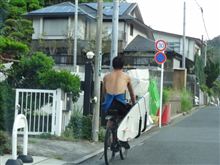 上半身裸が湘南によく似合う