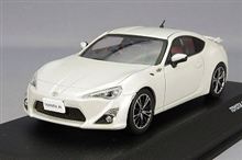 白の トヨタ86を見ると、、、、。 白の トヨタ86を見ると、、、、。