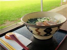 今日のブランチは、「きじむなぁ 青の洞窟店」沖縄そば
