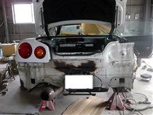 ☆　ＣＲＵＩＳＥ ＢＮＲ３４リヤクォーター交換中　☆