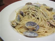 今日のランチは、「La Pausa」ボンゴレビアンコセット660円＋ピッツァセット380円