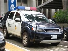 台湾 の 台南站 ( 台南駅 ) の ホーム に アウトランダー の パトカー が ・・・・ 