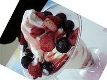 ベリーチーズケーキパフェ