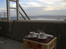 暴風の中コーヒーを戴く。