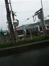 雨降り日曜日でも真っ赤なスポーツカーに出会うと気分は最高♪