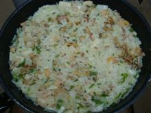 ☆　昨日はピラフ（焼き飯）じゃなくてパエリアを作りました・・・。けれどもどう見ても焼き飯に見えますがねぇー・・・。（笑・・・）