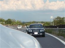 後続車はベントレーでした！