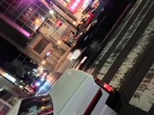そしてネオンの海へと消えてゆくCD。往く途は嵐か竜巻かっ！？