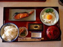 朝食は朝定食が出てきそうな『ホテルカルフォルニア』
