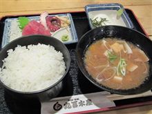 今日のランチは、「丸冨水産」刺身定食 ６８０円